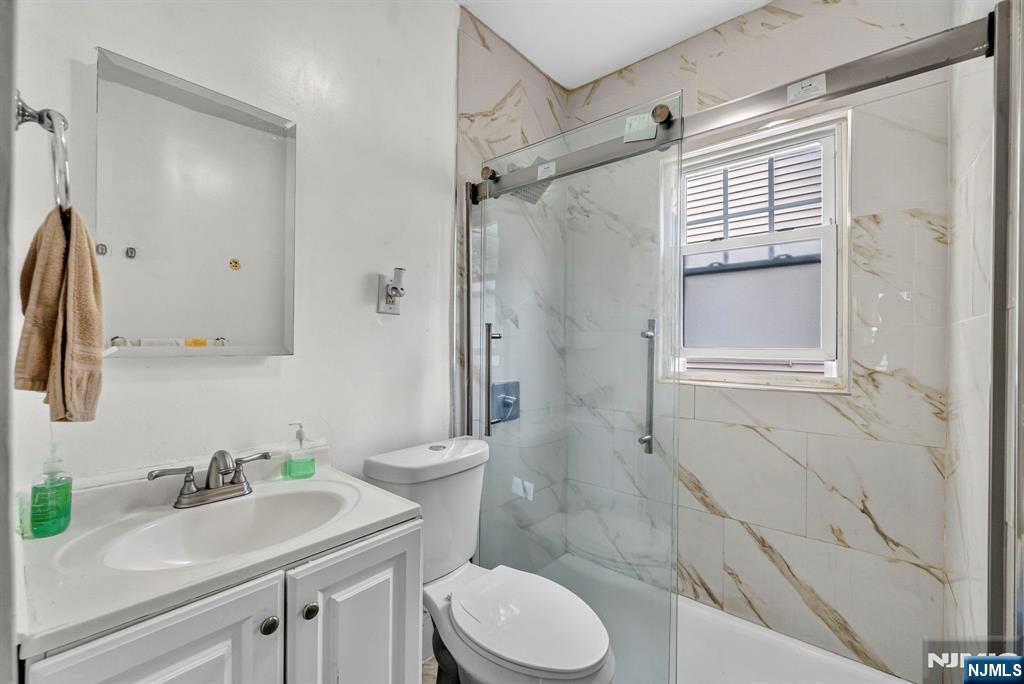 41 Berkeley Place Bloomfield, NJ 07003 - Photo 8 of 30