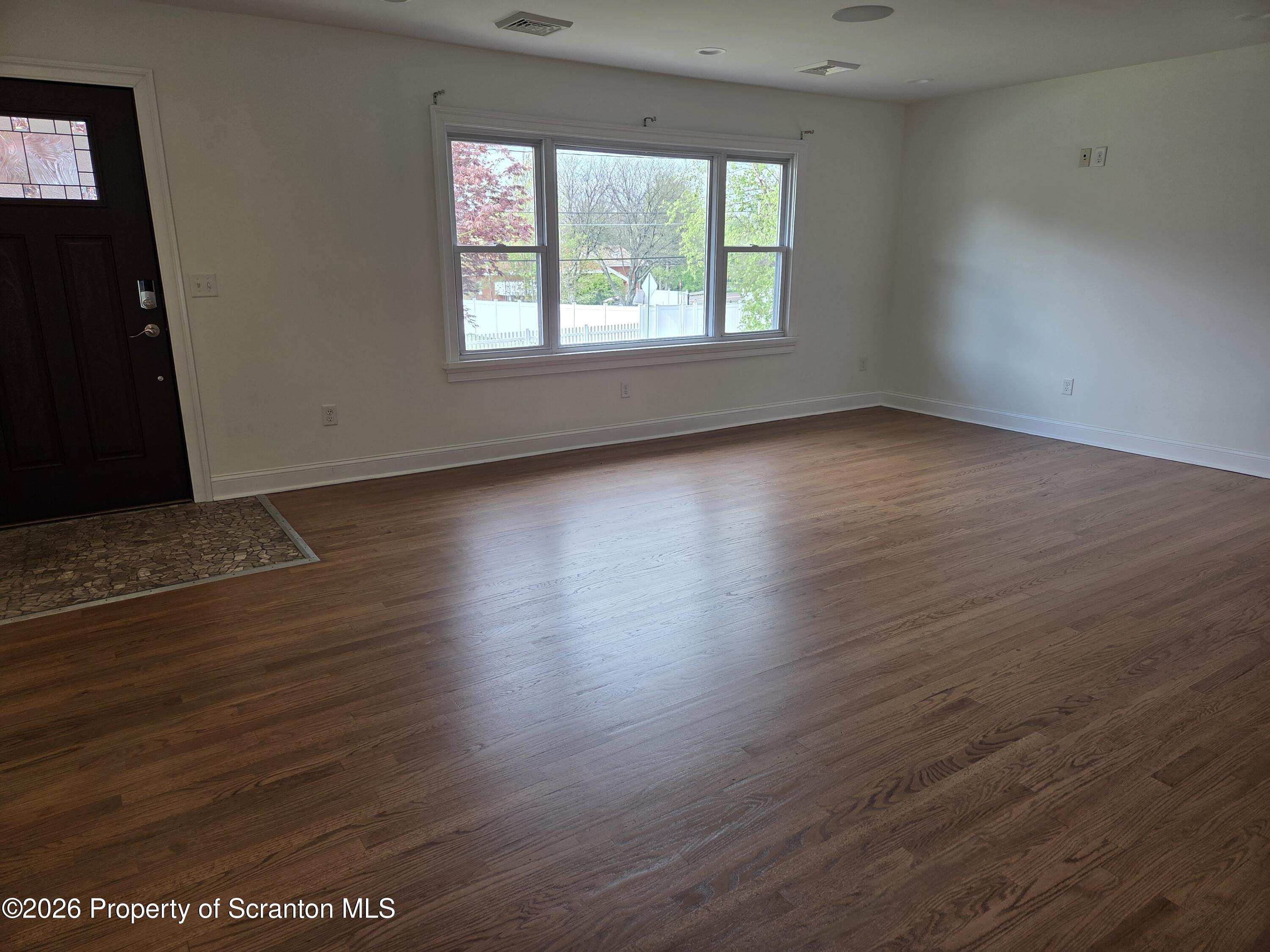 92 West Swallow Street Olyphant, PA 18447 - Photo 5 of 41 1000027667