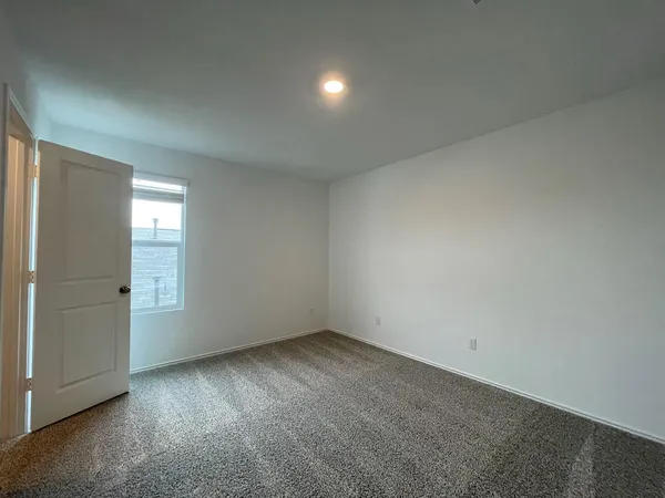 $2,300 | 433 Sebring Circle, Hutto, TX 78634