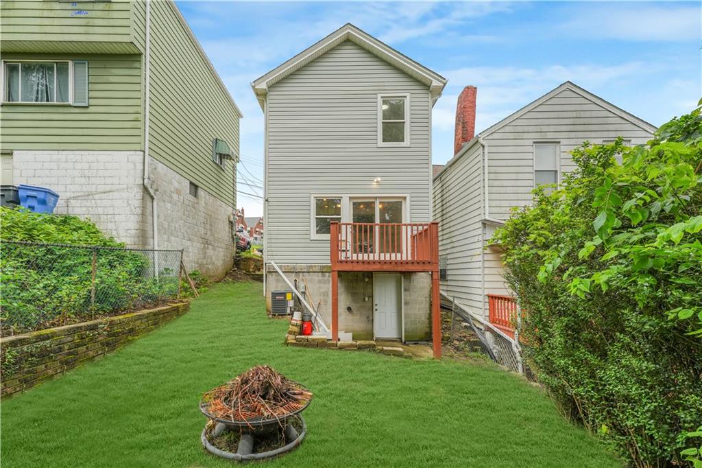 534 Magazine Street Carnegie, PA 15106 - Photo 11 of 11 a front view of a house with a garden