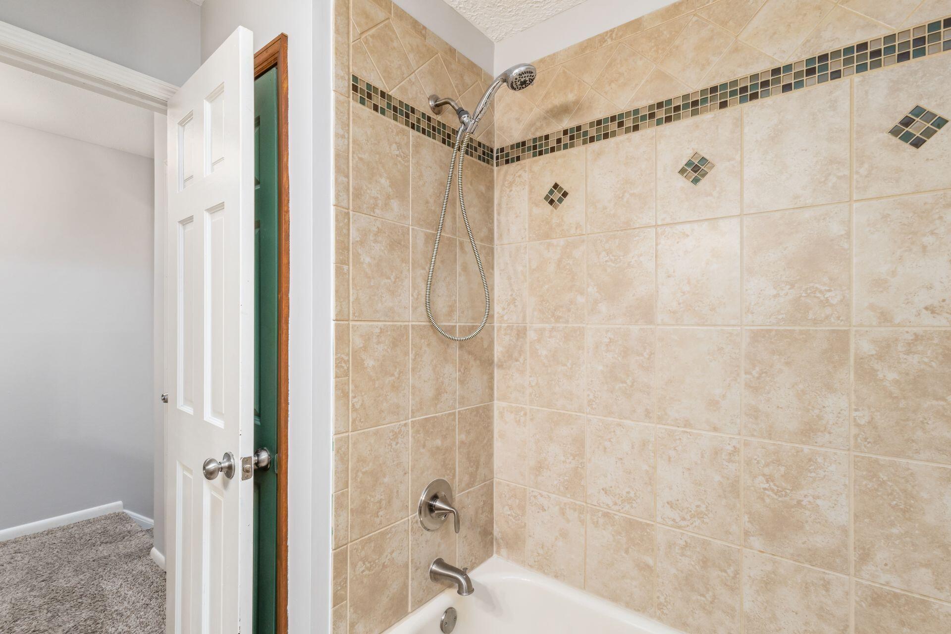 1082 Bernard Road Columbus, OH 43221 - Photo 19 of 35 Full Bath