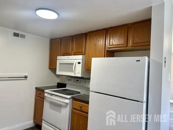 $2,299 | 356 Ridge Road, Unit B05, Dayton, NJ 08810