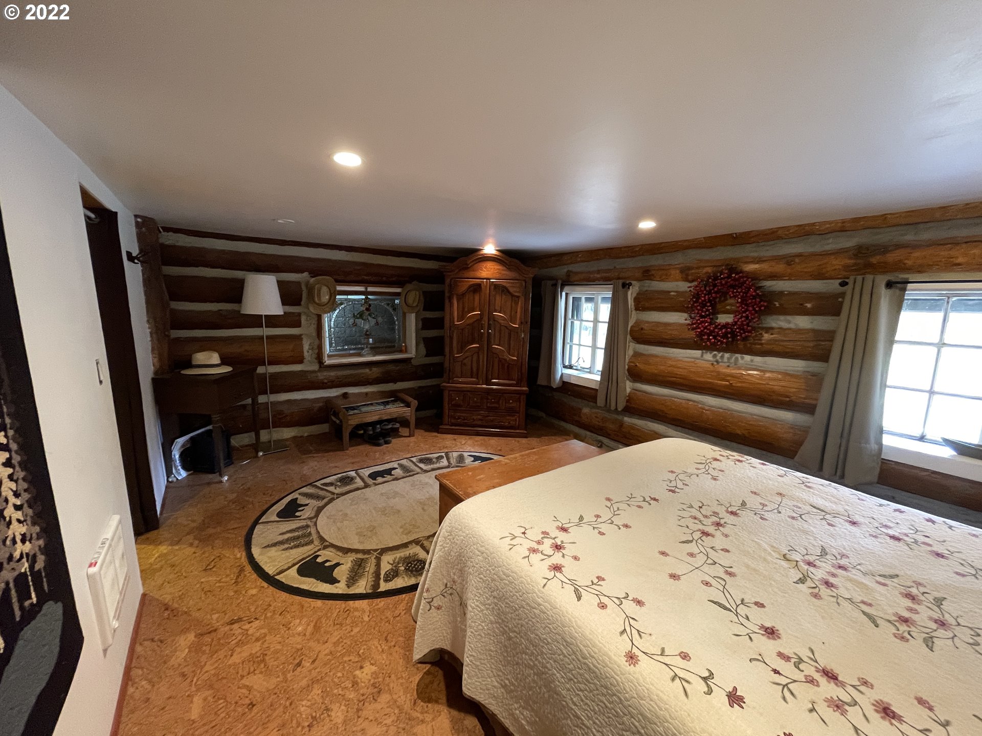 81 Soda Springs Road Goldendale, WA 98620 - Photo 17 of 31 a bed room with a bed and a television