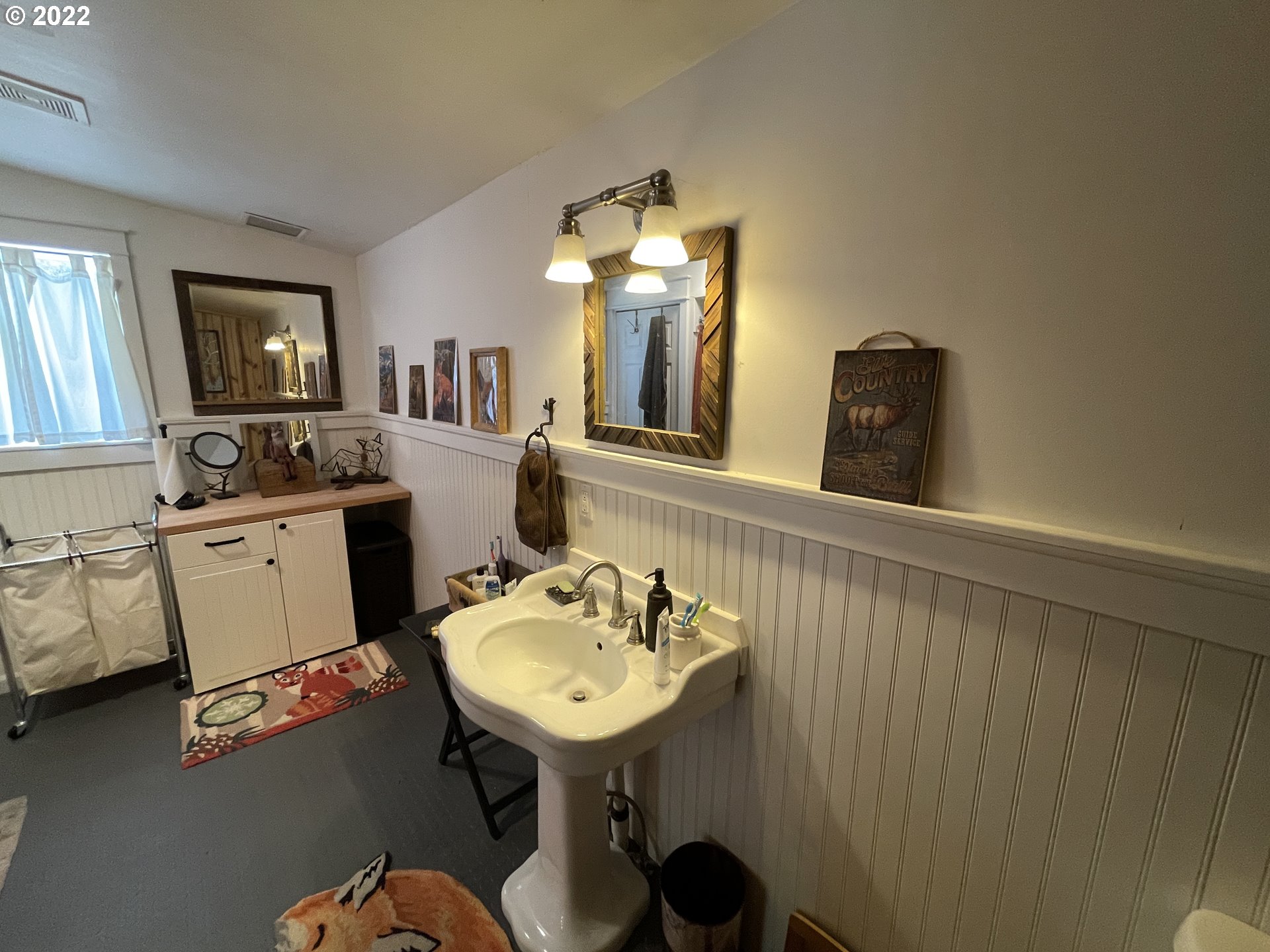 81 Soda Springs Road Goldendale, WA 98620 - Photo 21 of 31 a bathroom with a sink a mirror and a toilet