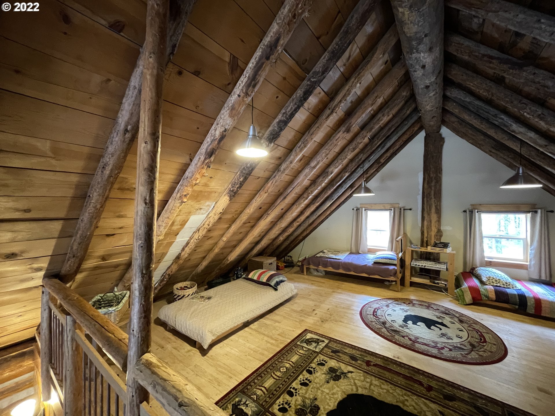 81 Soda Springs Road Goldendale, WA 98620 - Photo 25 of 31 a room with furniture and window