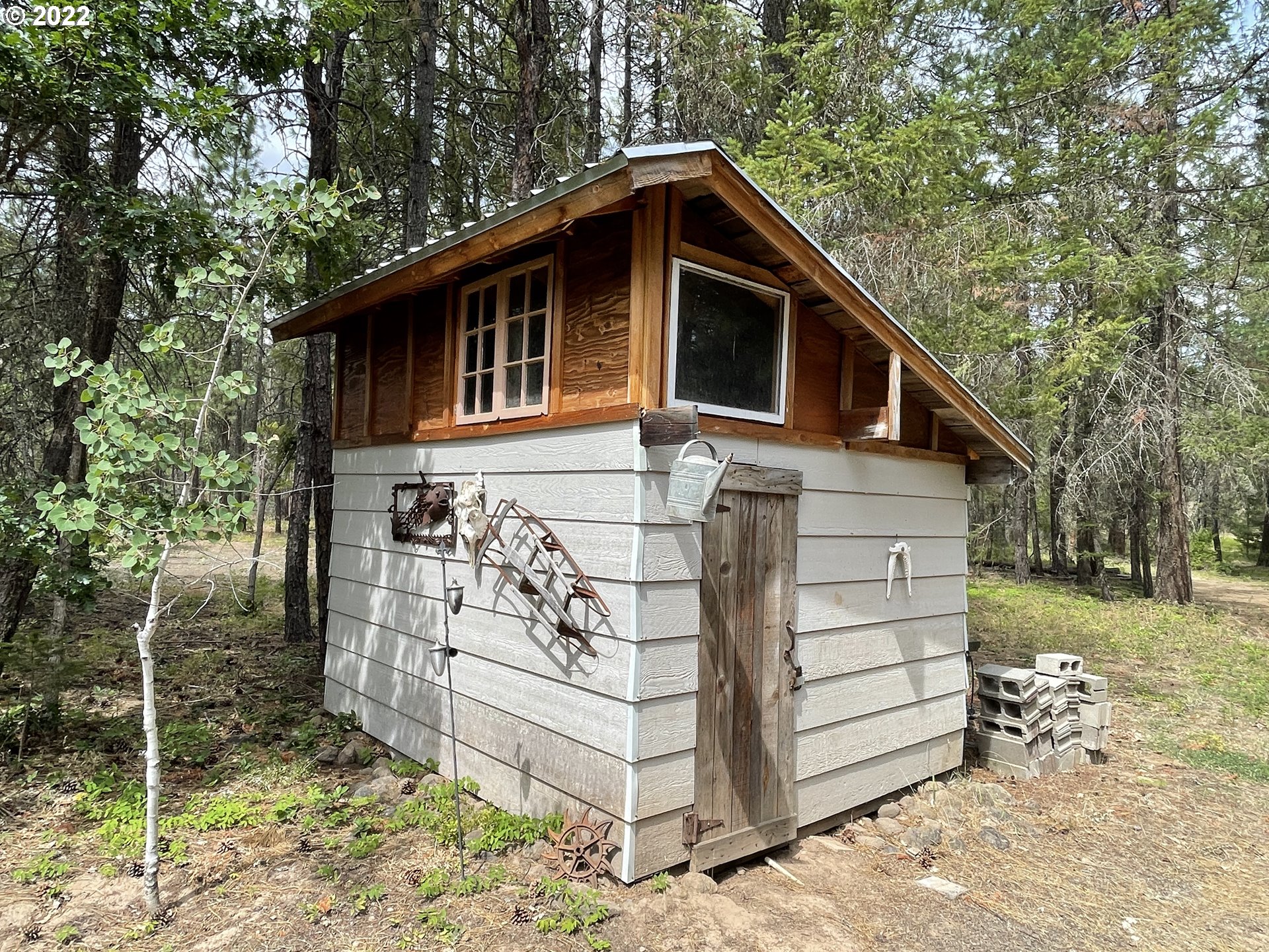 81 Soda Springs Road Goldendale, WA 98620 - Photo 29 of 31 a front view of a house with a yard