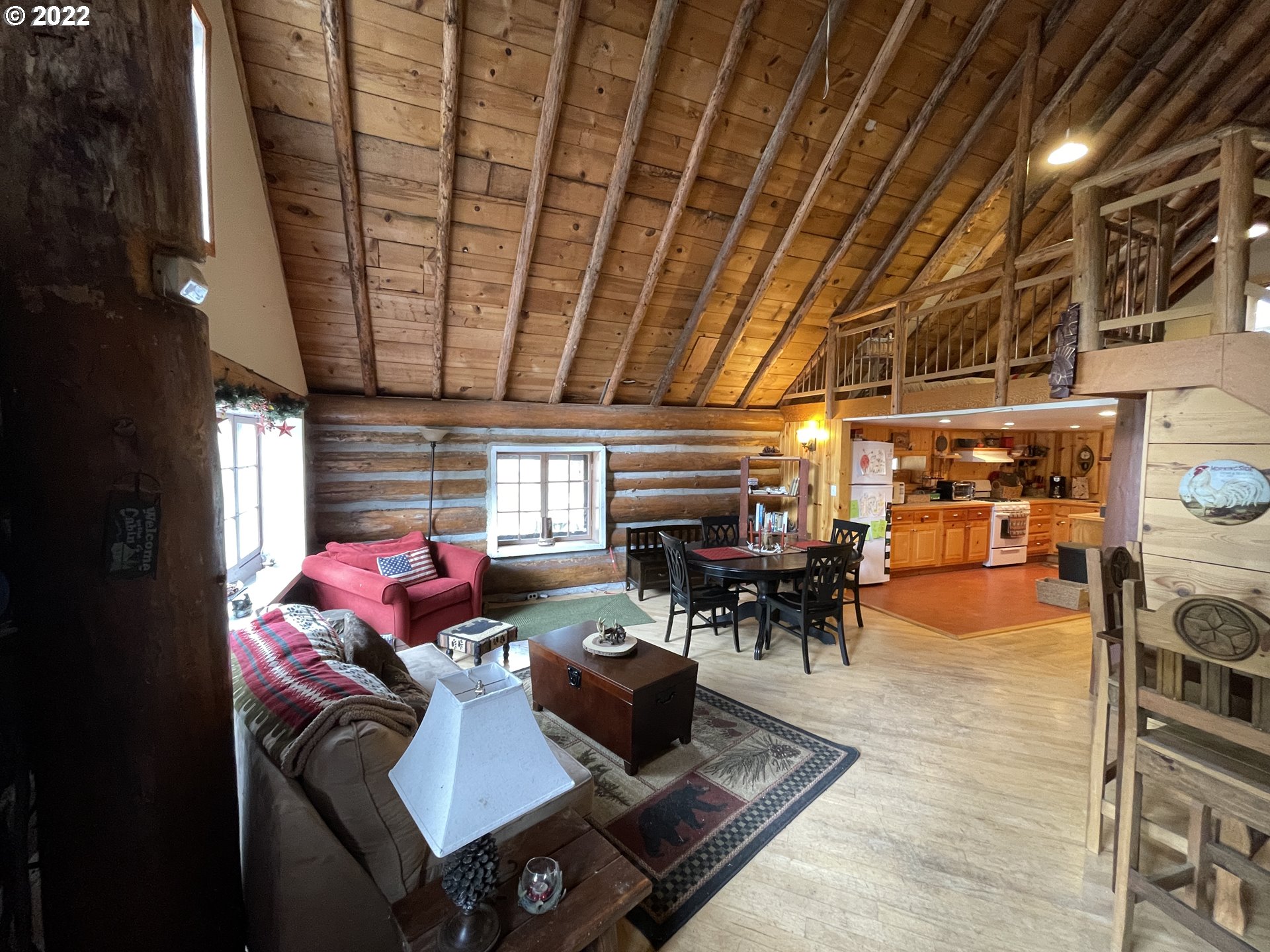 81 Soda Springs Road Goldendale, WA 98620 - Photo 6 of 31 a living room with furniture