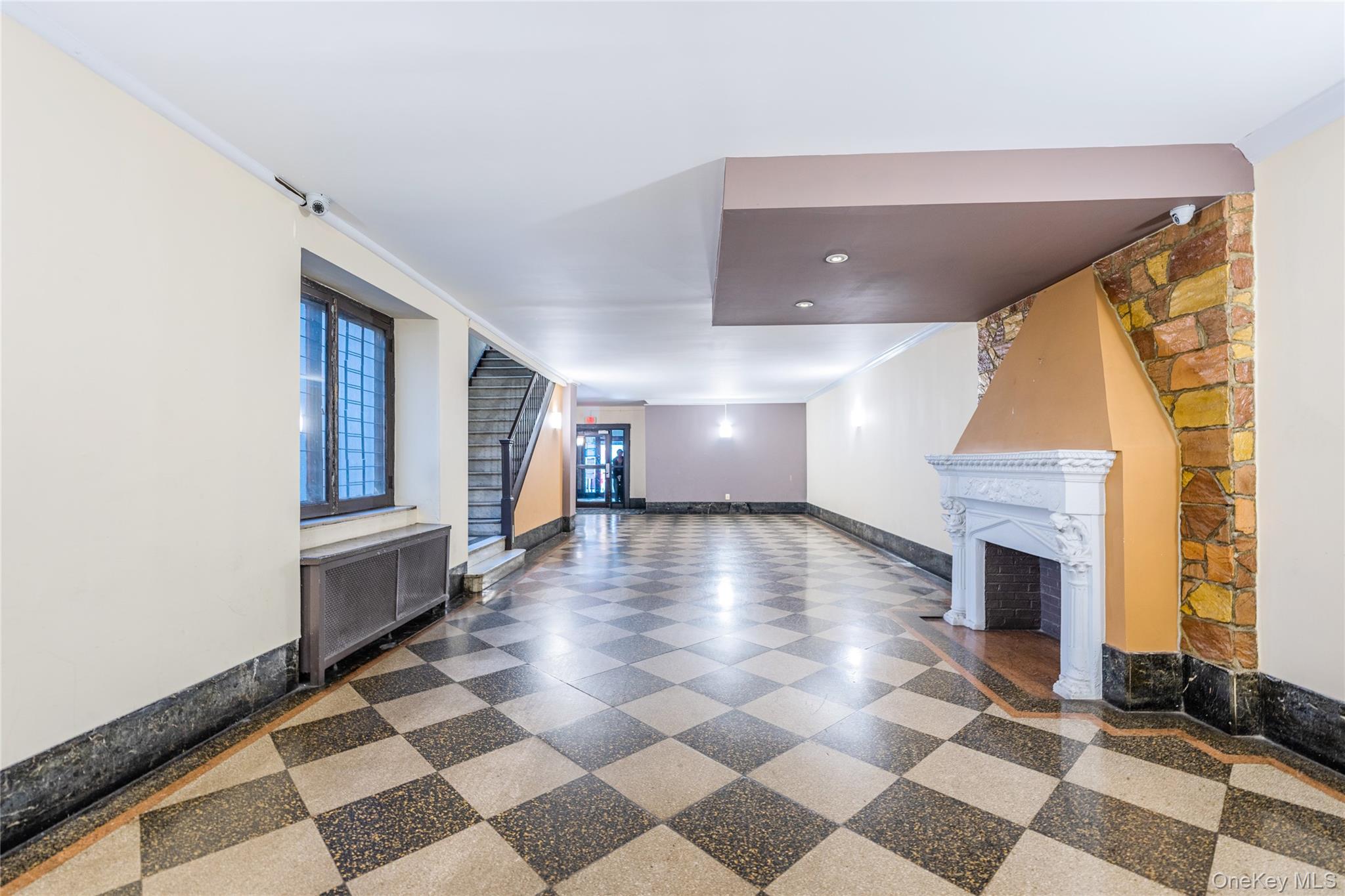 136-05 Sanford Avenue, Unit 6S Queens, NY 11355 - Photo 14 of 15 a view of a entryway of a house