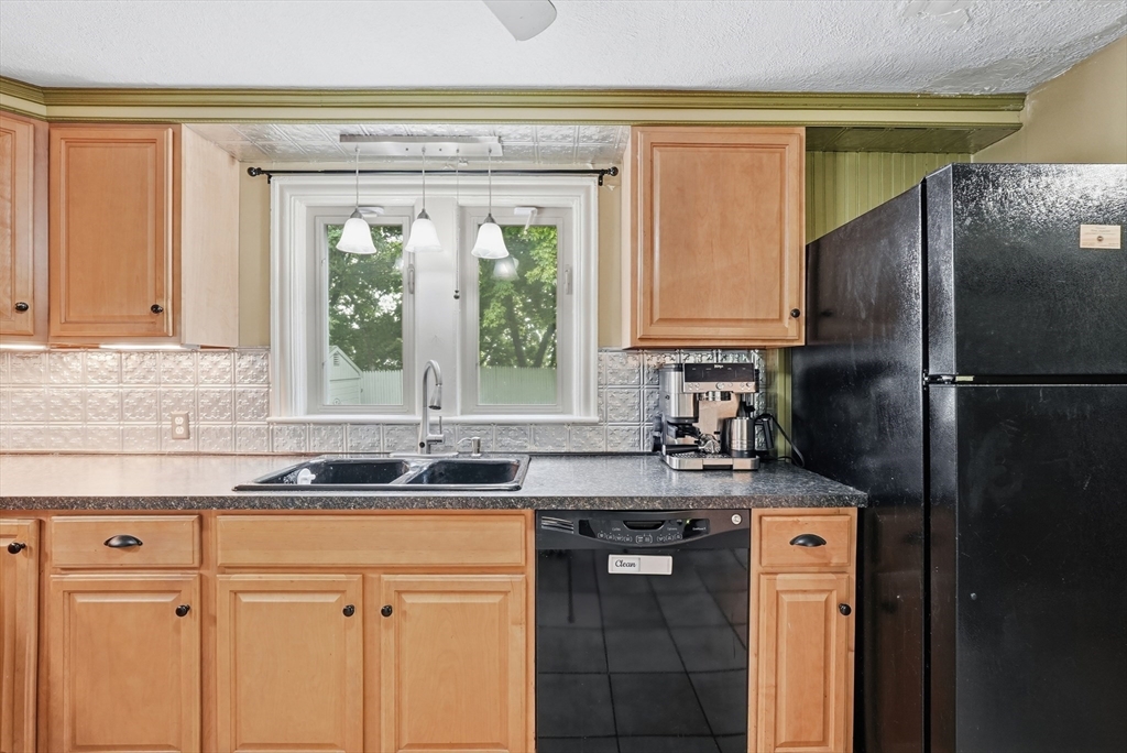 154 Barnard Road Worcester, MA 01605 - Photo 17 of 29