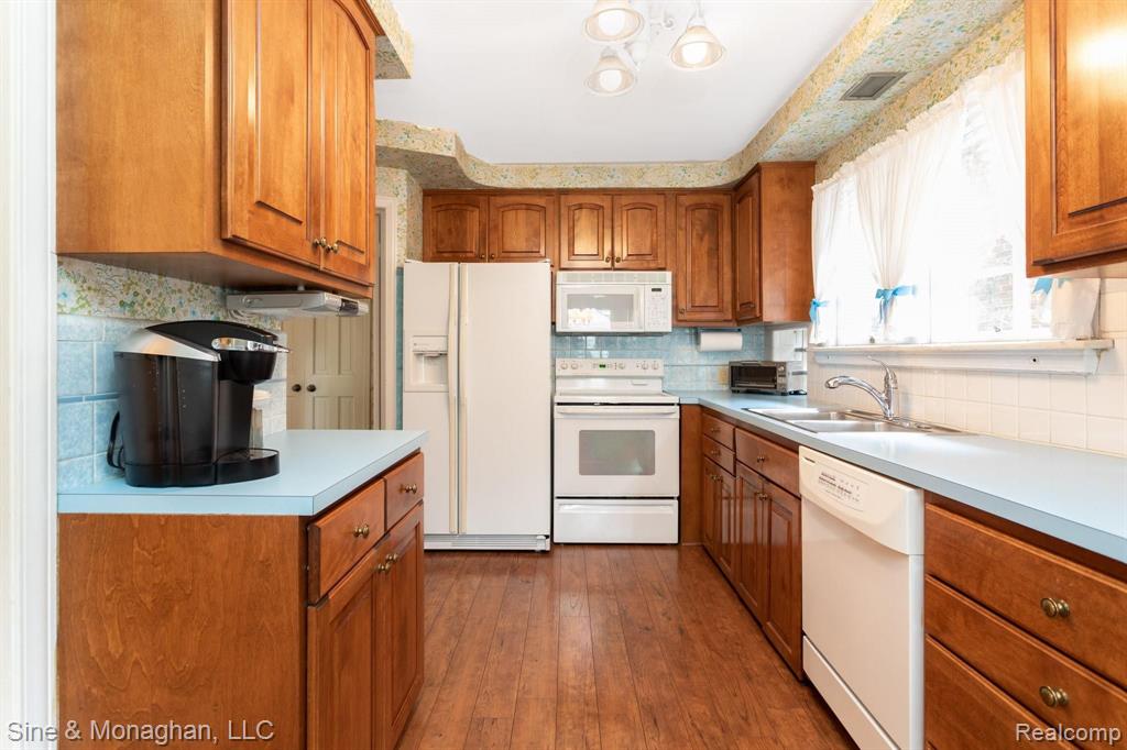 1747 Littlestone Road Grosse Pointe Woods, MI 48236 - Photo 6 of 22