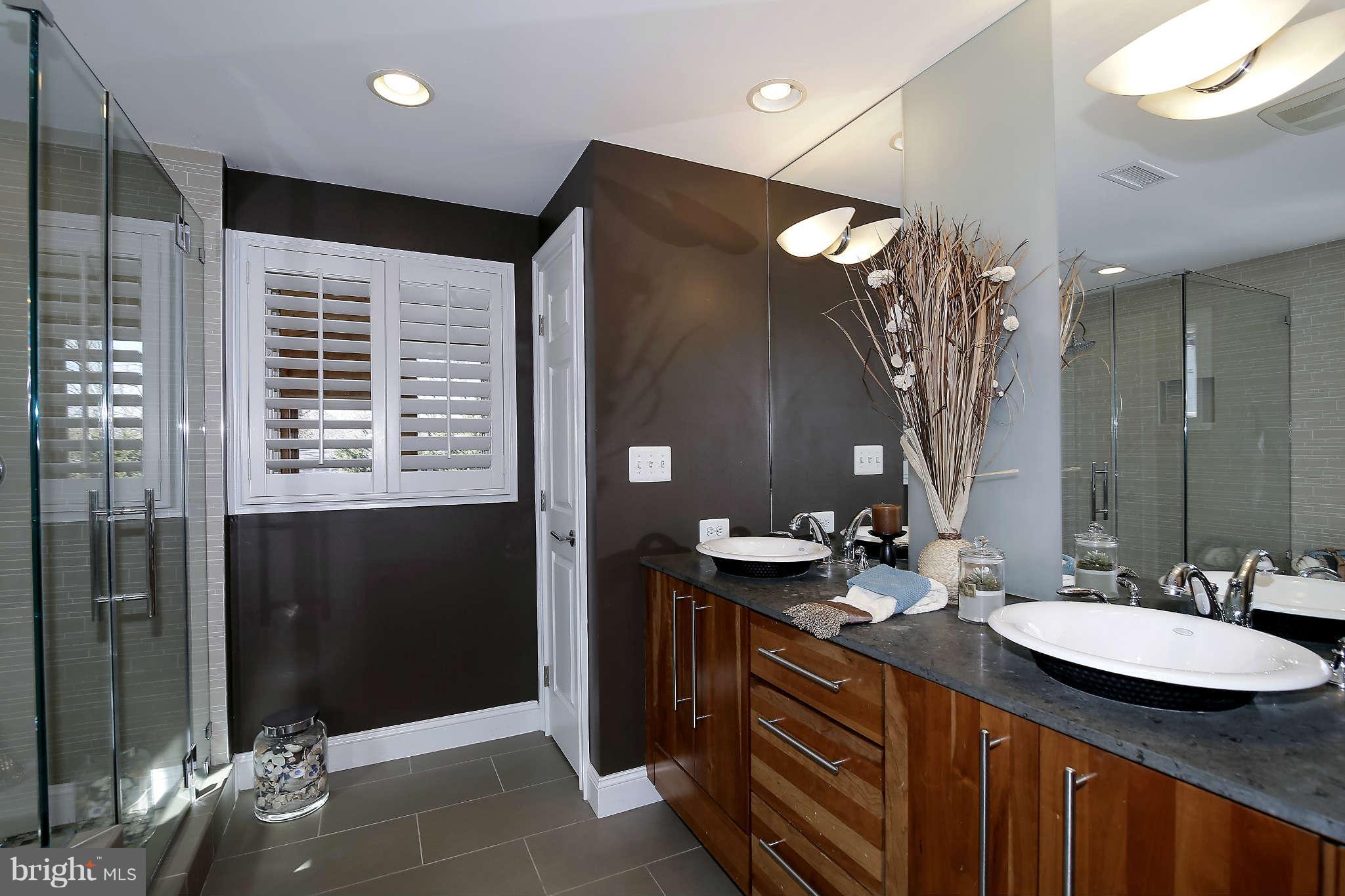 3102 Circle Hill Road Alexandria, VA 22305 - Photo 19 of 27 Master Bathroom