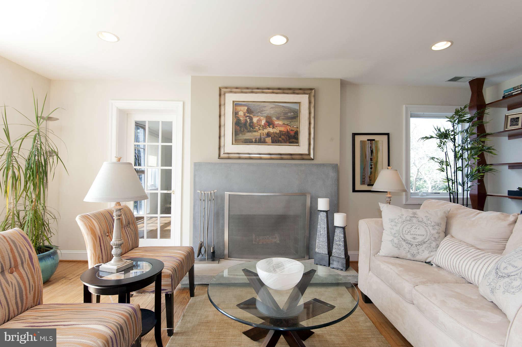 3102 Circle Hill Road Alexandria, VA 22305 - Photo 5 of 27 Living Room