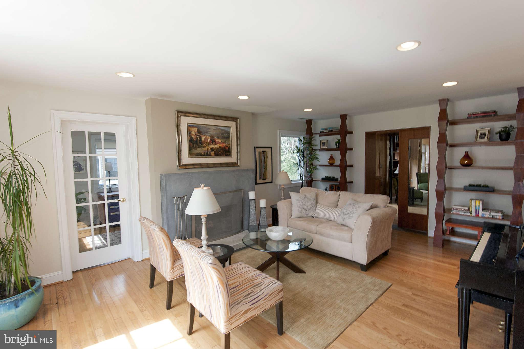 3102 Circle Hill Road Alexandria, VA 22305 - Photo 6 of 27 Living Room