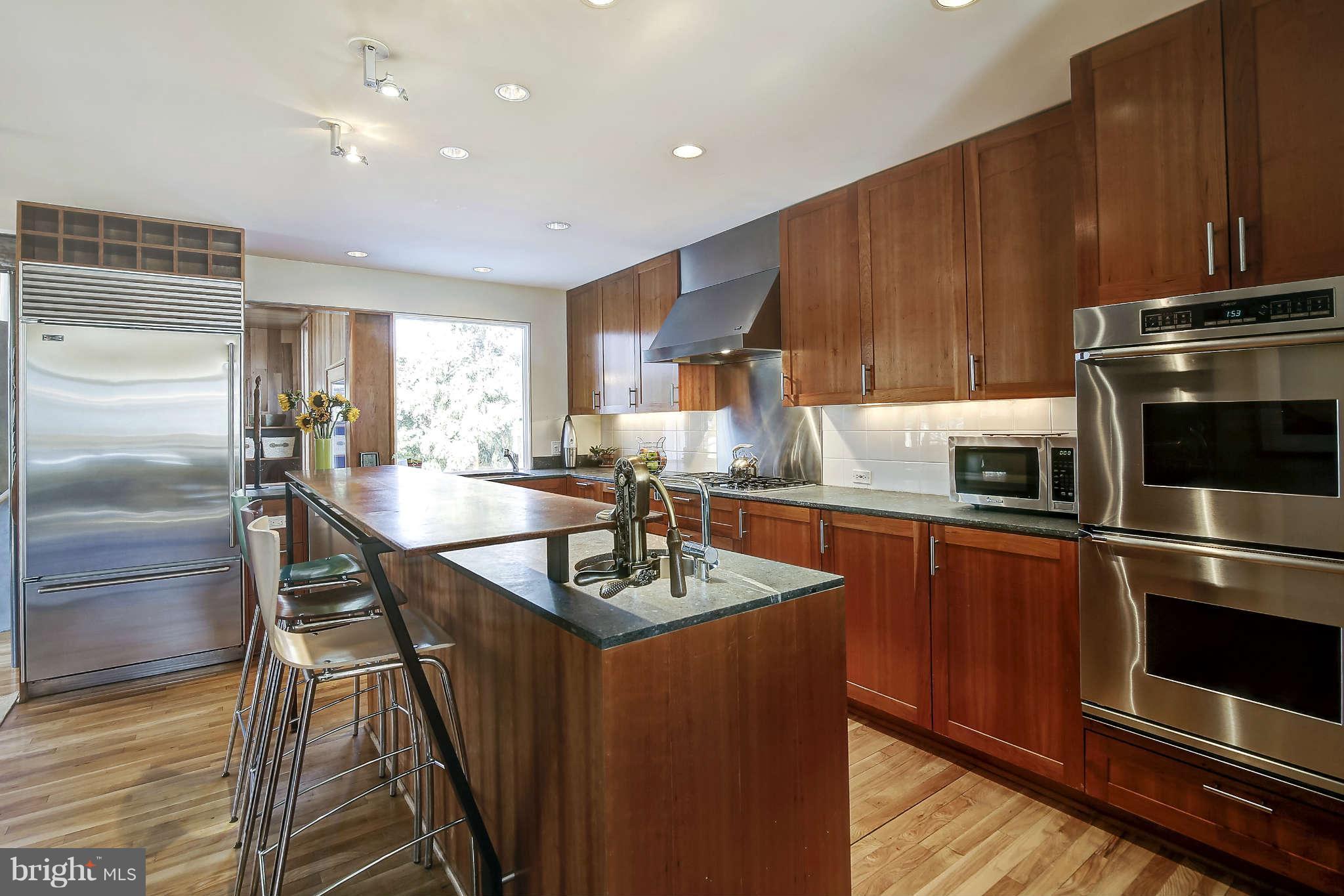 3102 Circle Hill Road Alexandria, VA 22305 - Photo 7 of 27 Kitchen