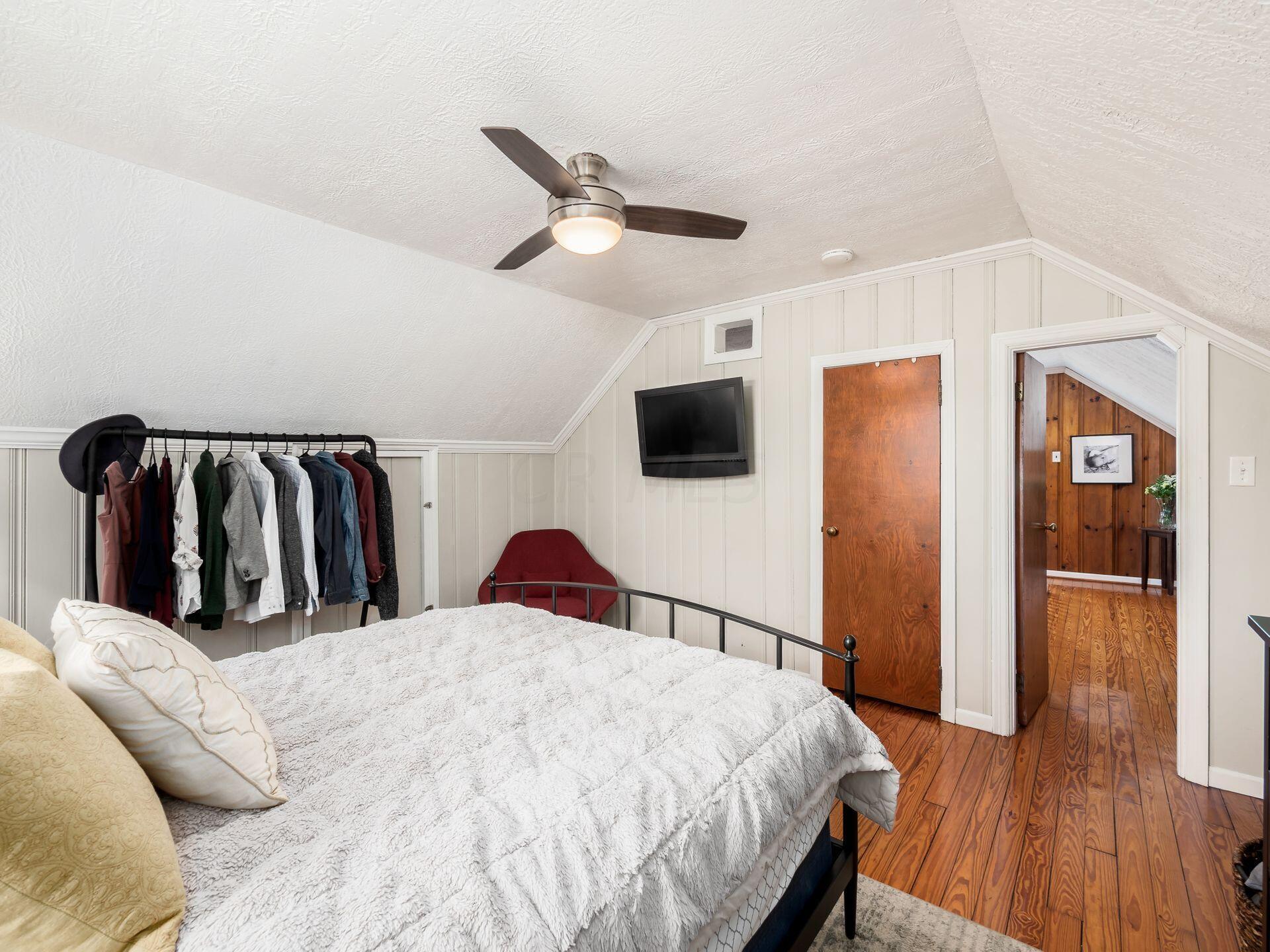 383 Wetmore Road Columbus, OH 43214 - Photo 25 of 40 2nd floor - 2nd bedroom
