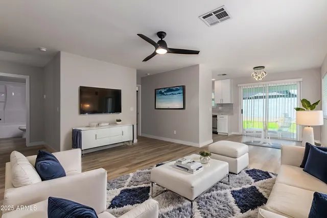 $2,300 | 3014 West Zachary Drive, Phoenix, AZ 85027