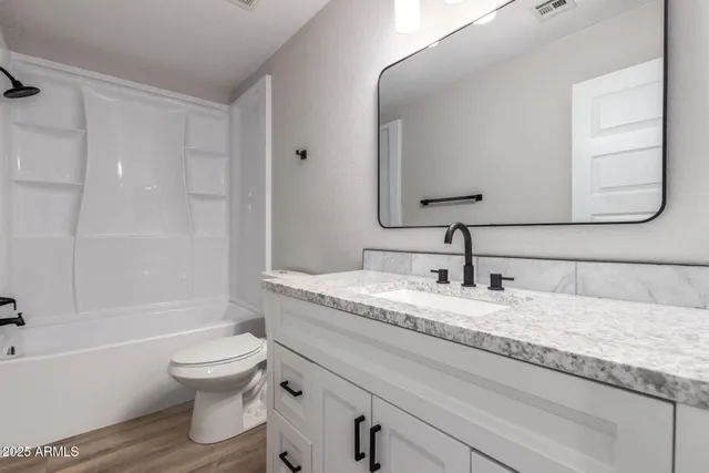 $2,300 | 3014 West Zachary Drive, Phoenix, AZ 85027