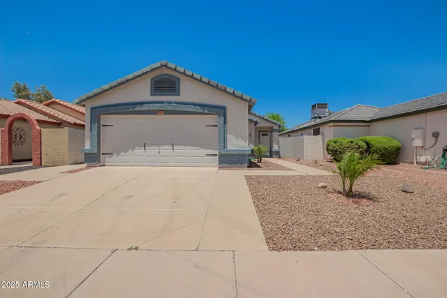 $2,300 | 3014 West Zachary Drive, Phoenix, AZ 85027