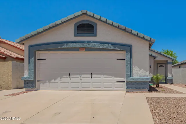 $2,300 | 3014 West Zachary Drive, Phoenix, AZ 85027