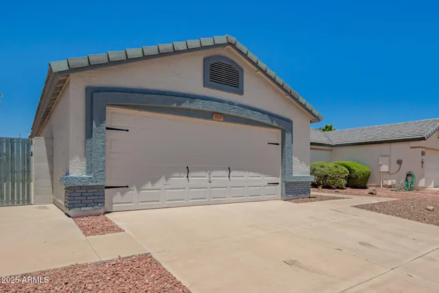 $2,300 | 3014 West Zachary Drive, Phoenix, AZ 85027