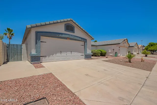 $2,300 | 3014 West Zachary Drive, Phoenix, AZ 85027