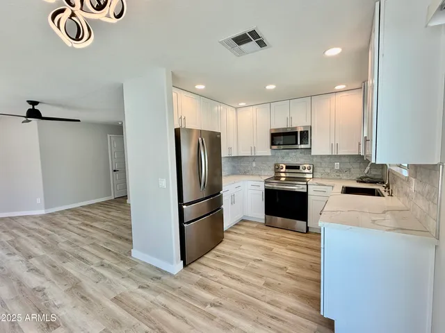 $2,300 | 3014 West Zachary Drive, Phoenix, AZ 85027