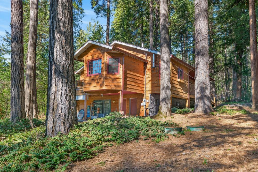 13052 Wood Rose Way Grass Valley, CA 95945 - Photo 6 of 46 front view of a house with a yard