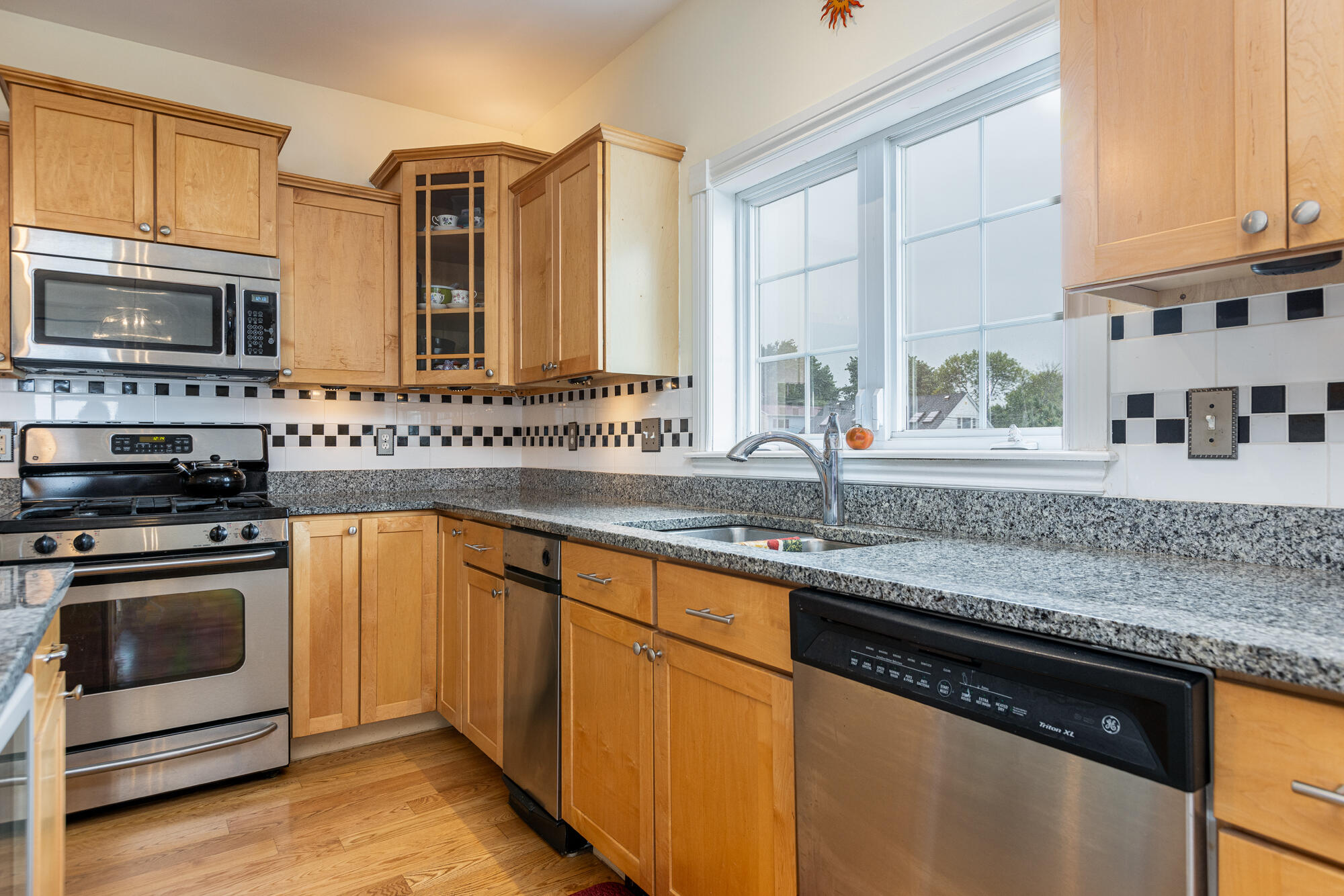 24 Brackett Street, Unit 4 Portland, ME 04102 - Photo 12 of 26 24 Brackett Rd._#4_W5_006
