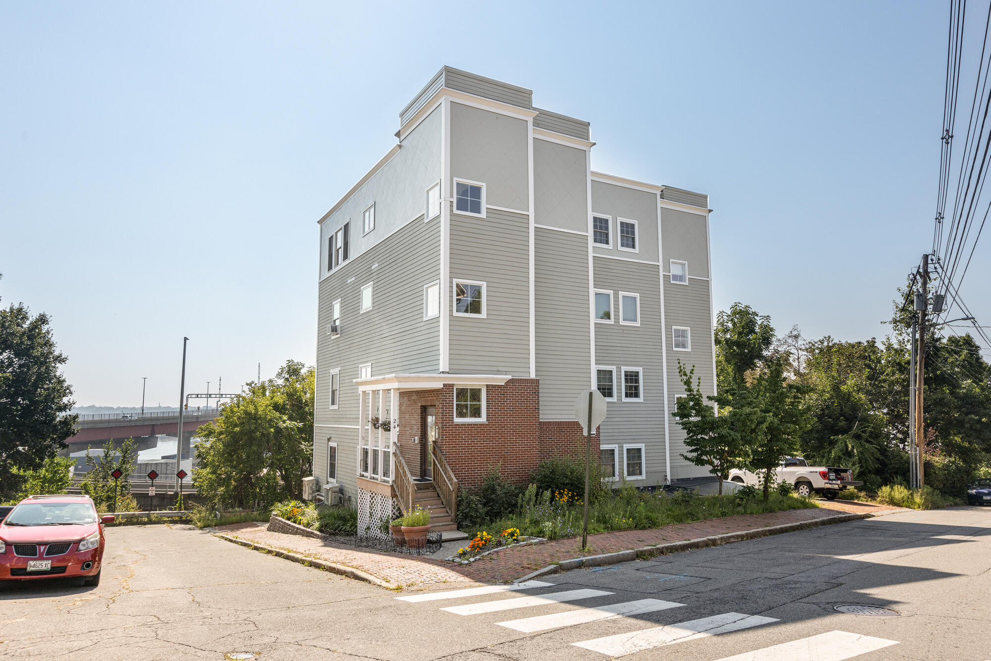 24 Brackett Street, Unit 4 Portland, ME 04102 - Photo 5 of 26 24 Brackett St_#4_004