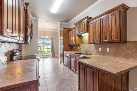 $250,000 | 10184 Angela Drive, Denham Springs, LA 70706