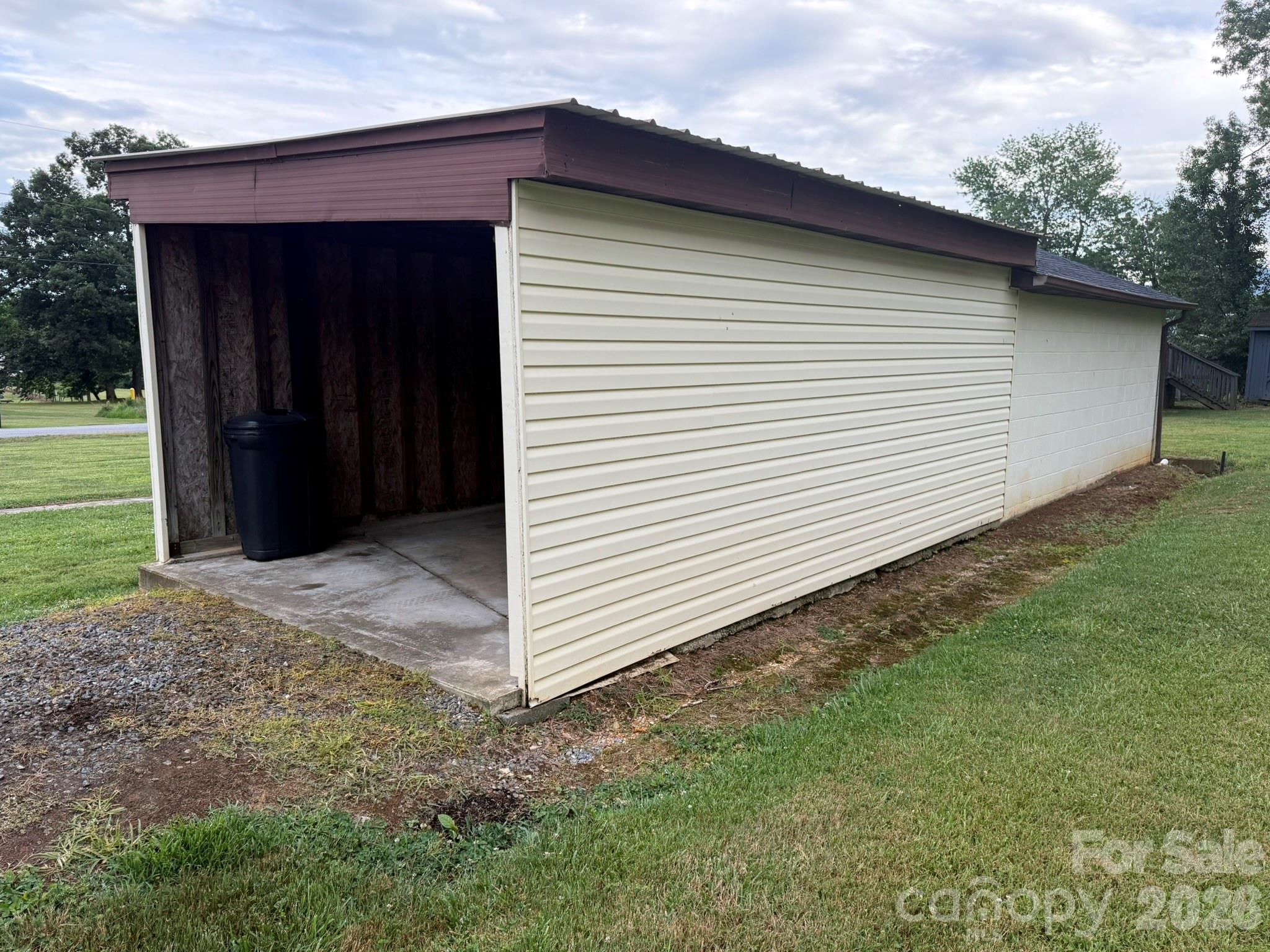 108 Fletcher Street Morganton, NC 28655 - Photo 26 of 29 a backyard of a house