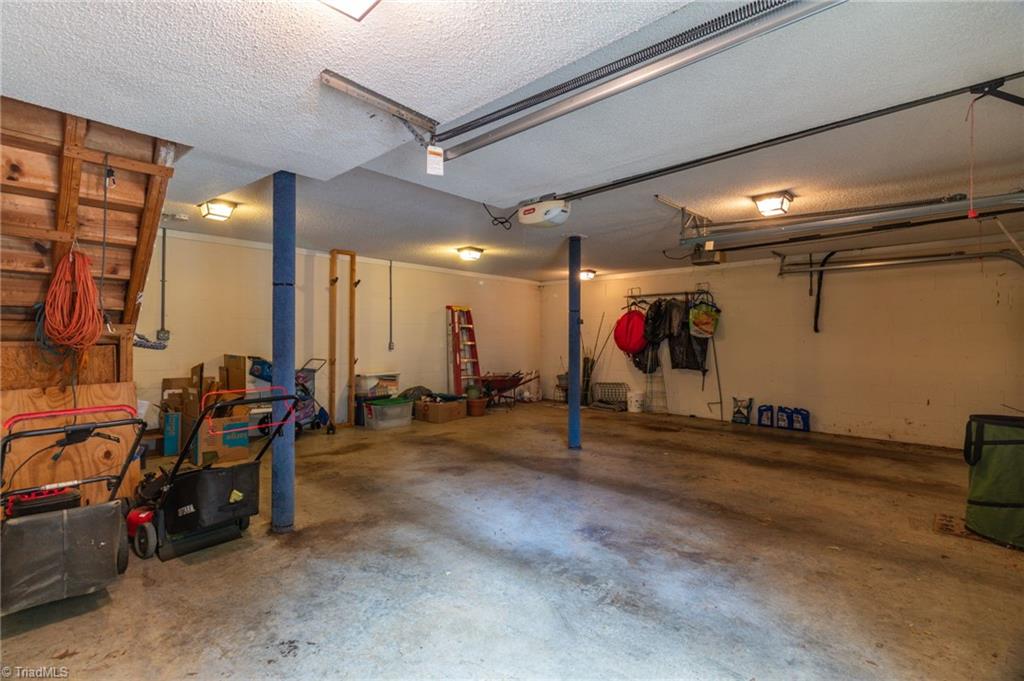 237 Rockford Road Kernersville, NC 27284 - Photo 37 of 42 garage