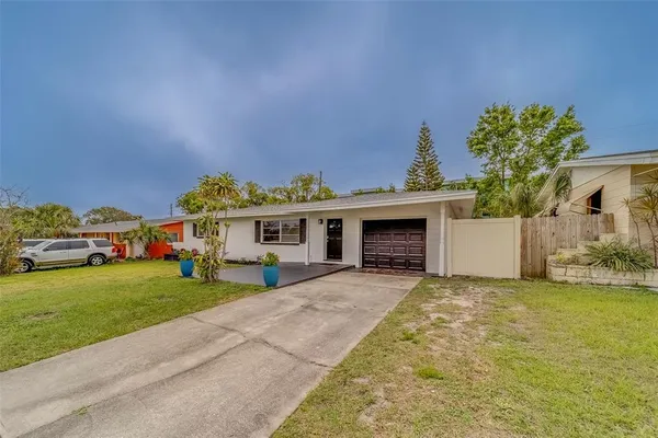 $2,700 | 11424 79th Avenue, Seminole, FL 33772