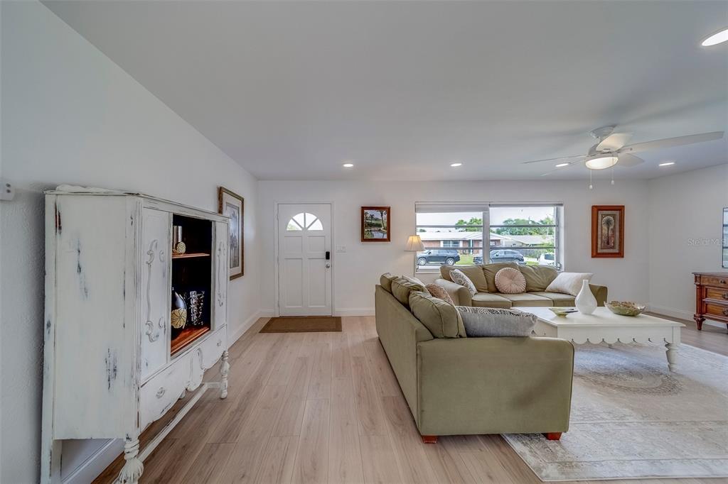 11424 79th Avenue Seminole, FL 33772 - Photo 5 of 62 a living room with furniture and a flat screen tv