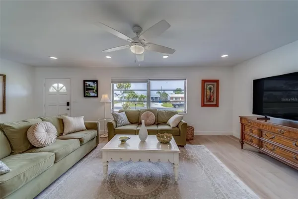 $2,700 | 11424 79th Avenue, Seminole, FL 33772