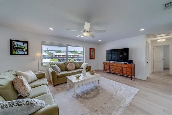 $2,700 | 11424 79th Avenue, Seminole, FL 33772