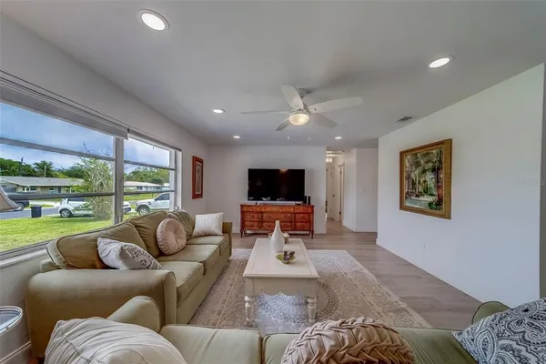 $2,700 | 11424 79th Avenue, Seminole, FL 33772