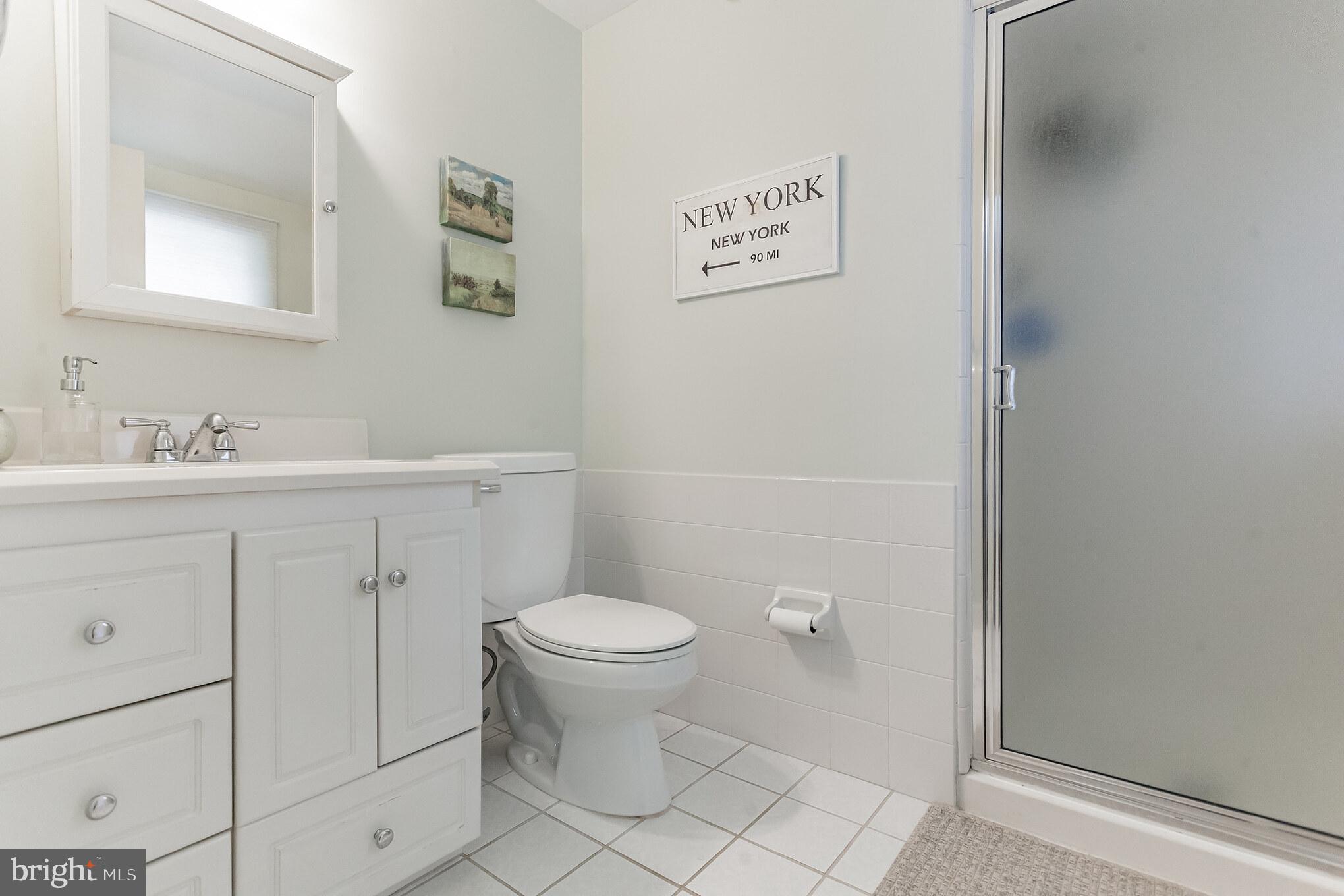 318 Bortons Mill Road Cherry Hill, NJ 08034 - Photo 25 of 30 Primary bedroom ensuite bathroom