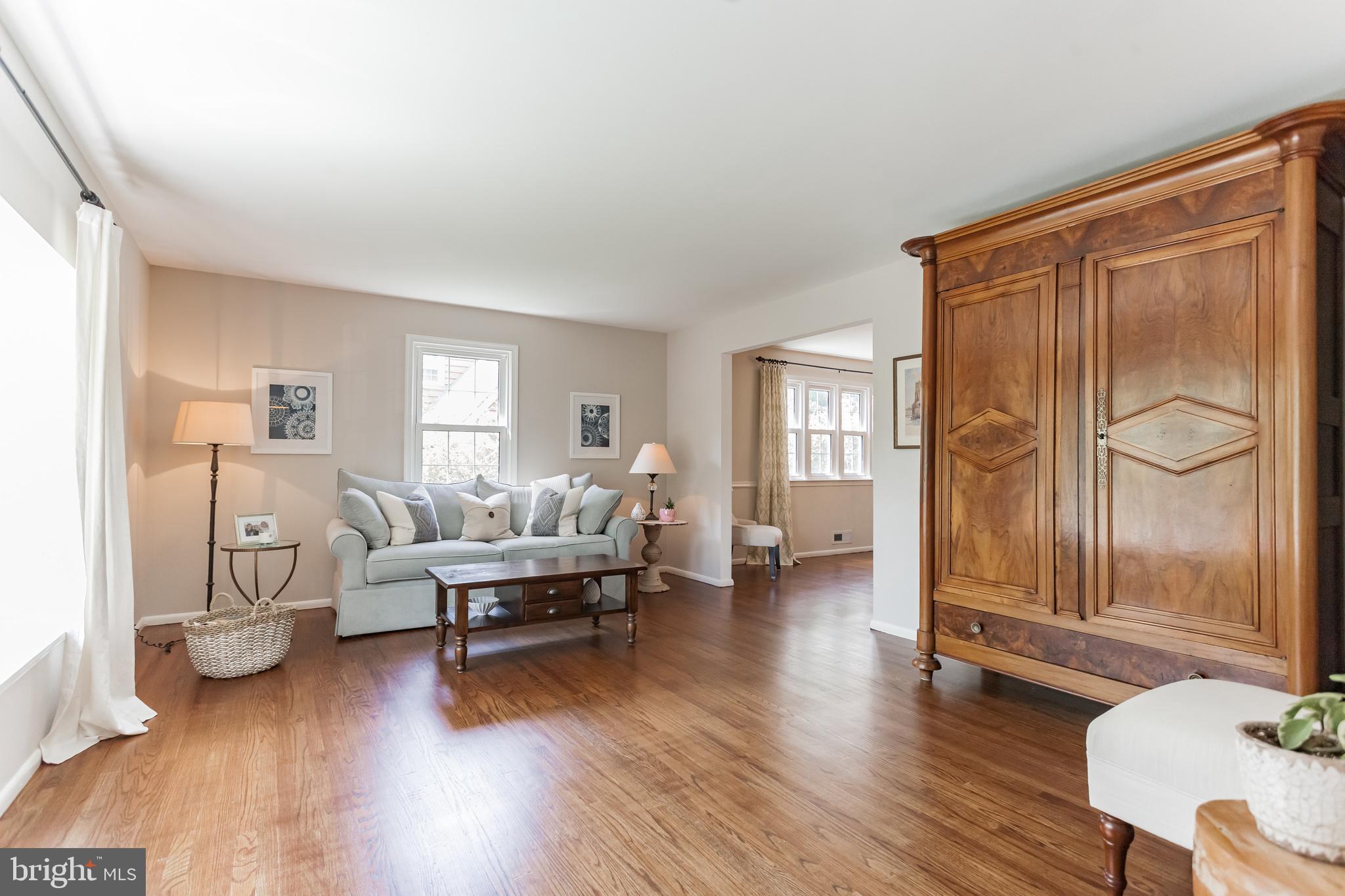 318 Bortons Mill Road Cherry Hill, NJ 08034 - Photo 3 of 30 Living room