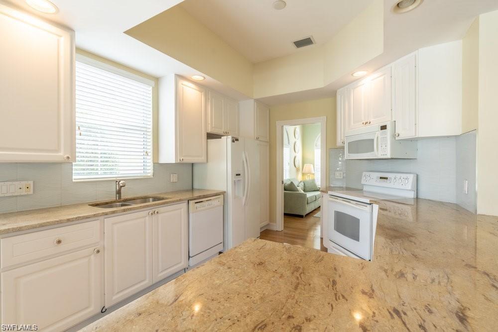 7687 Hernando Court Naples, FL 34114 - Photo 4 of 33