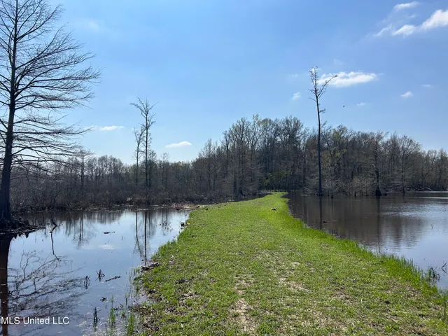 $923,685 | Ms-8, Calhoun City, MS 38916