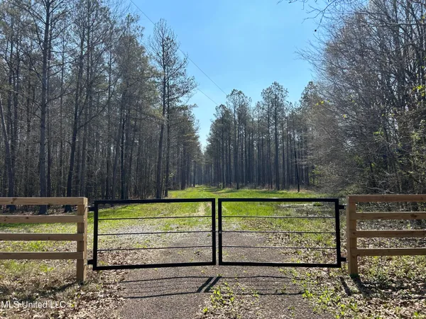 $923,685 | Ms-8, Calhoun City, MS 38916