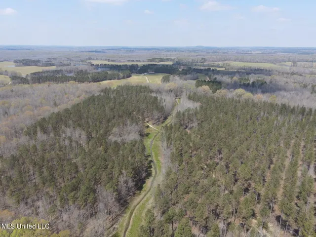 $923,685 | Ms-8, Calhoun City, MS 38916