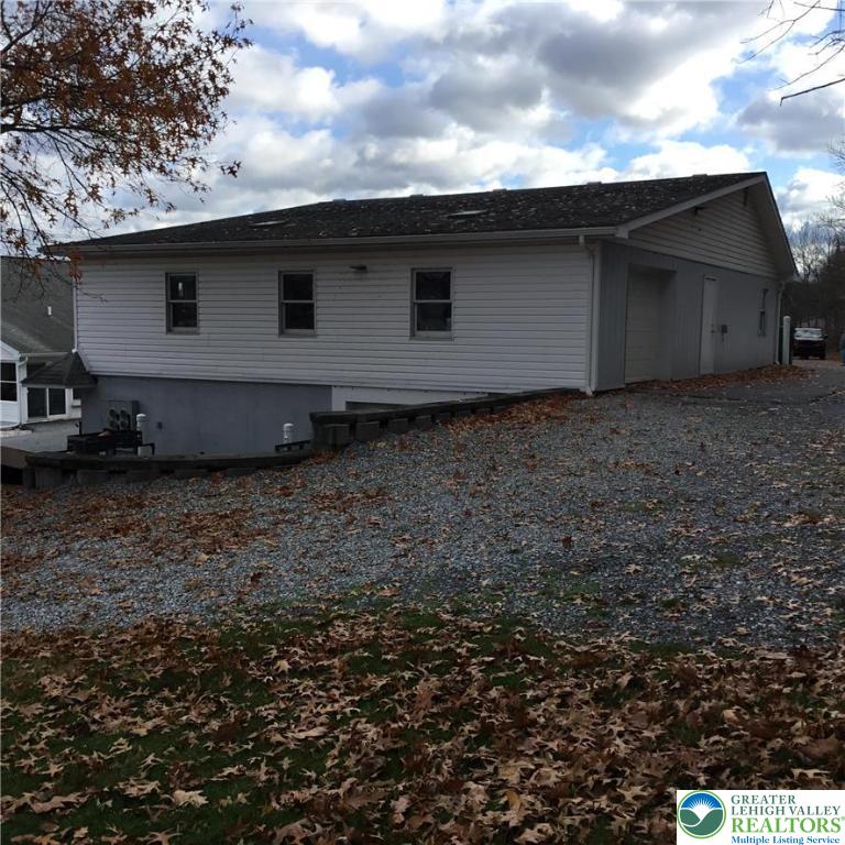 7954 Highway 873 Slatington, PA 18080 - Photo 18 of 26 a backyard of a house