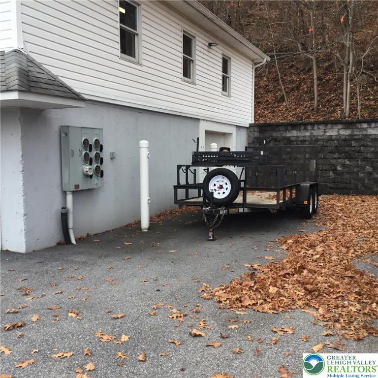 7954 Highway 873 Slatington, PA 18080 - Photo 20 of 26 a view of a car garage