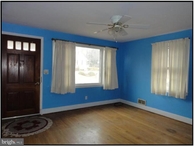 1563 Lister Road Halethorpe, MD 21227 - Photo 6 of 12 Living Room