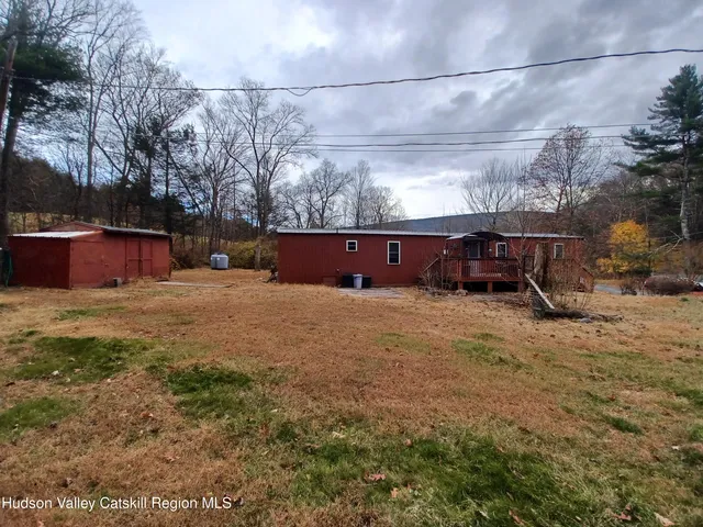 a view of a outdoor space with a house