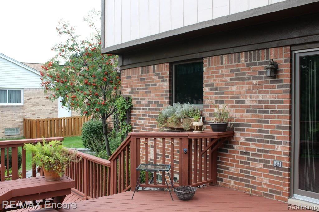 2331 Cumberland Road Rochester, MI 48307 - Photo 14 of 52 Deck 5.jpg