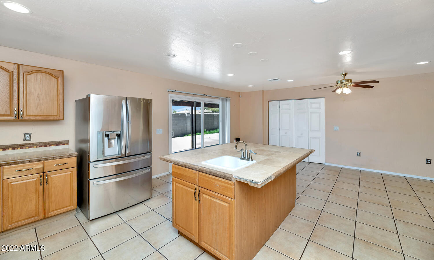 2952 East Escuda Road Phoenix, AZ 85050 - Photo 13 of 25 2952 E Escuda Rd-large-009-017-2952 E Es