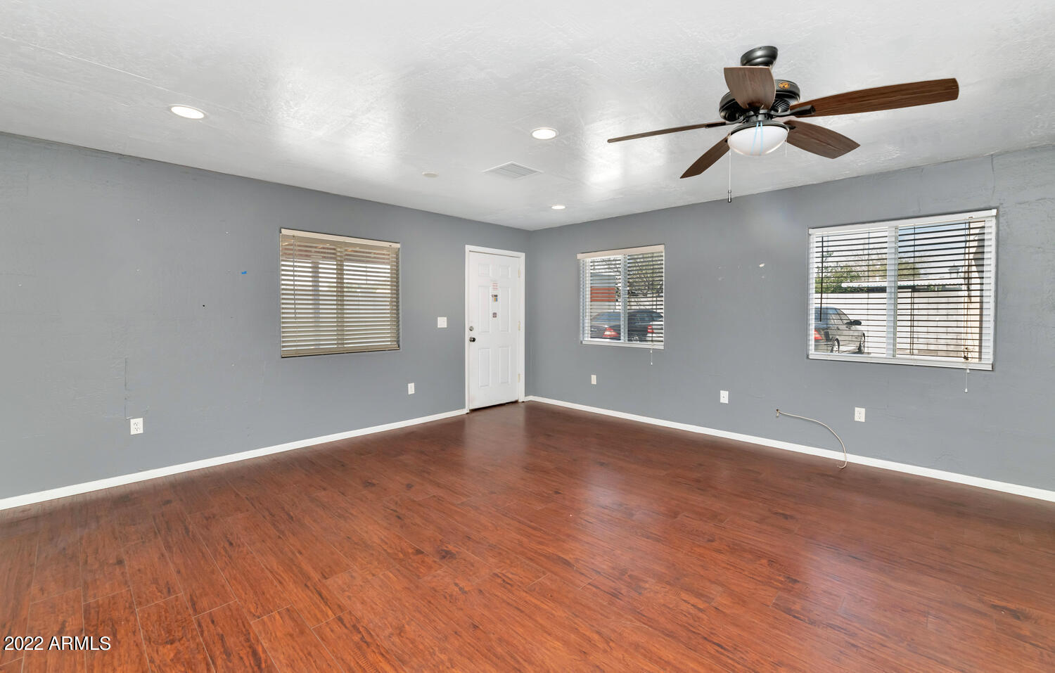 2952 East Escuda Road Phoenix, AZ 85050 - Photo 14 of 25 2952 E Escuda Rd-large-010-013-2952 E Es